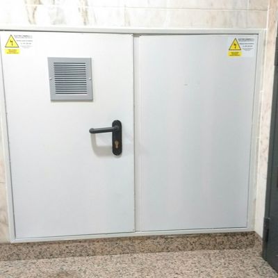 PUERTA CGP EN INTERIOR DEL PORTAL