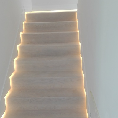 escalera iluminada