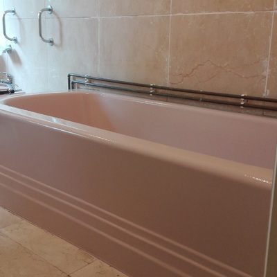 Reparación de bañera y pintura igualando colores