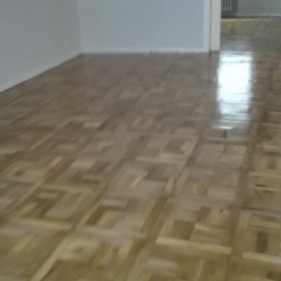 ACUCHILLADO Y BARNIZADO DE PARQUET