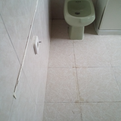 Limpieza suelos en baño. Despues.