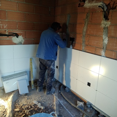 Alicatado en obra de construcción nueva