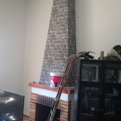 Papel pintado en la chimenea