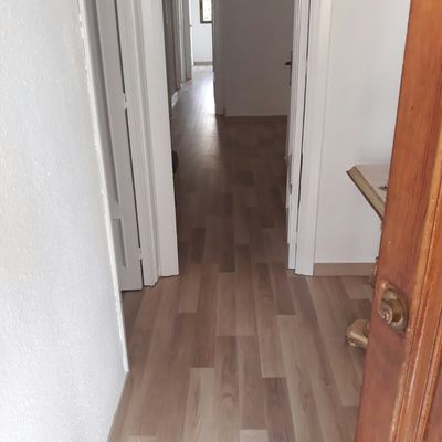 Una vez pintado paredes puertas y puesta de parket