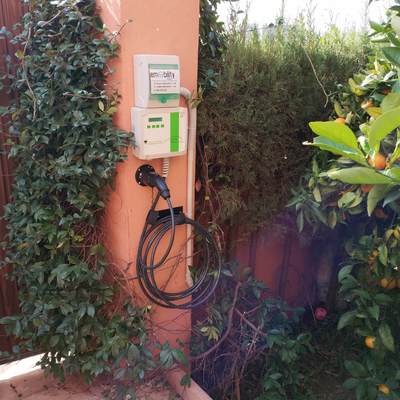 Instalación de estación de recarga de vehículos eléctricos en chalet unifamiliar