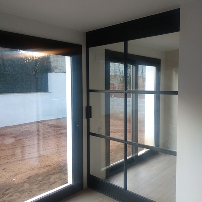 Puerta corredera estilo industrial