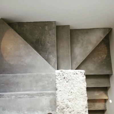 Escalera hormigón pulido