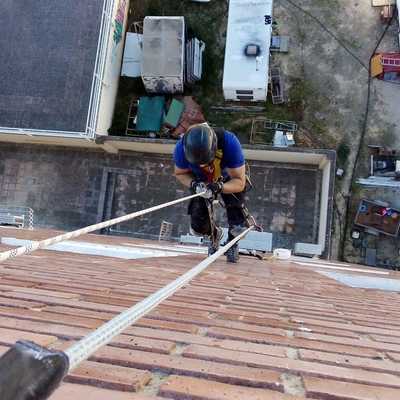 Renovación de fachada, desprendimiento de carabista