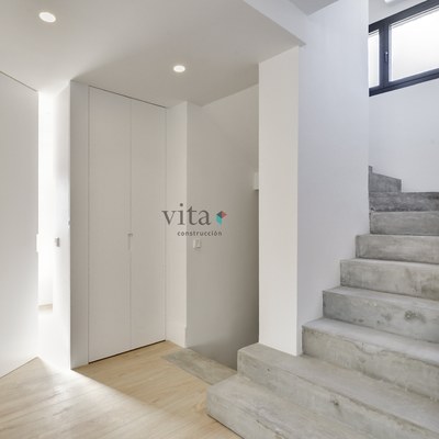 Escalera hormigón pulido