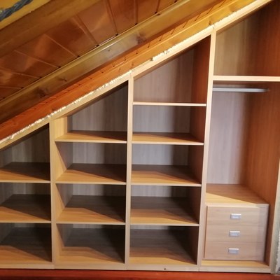 Interior de armario empotrado en caido .