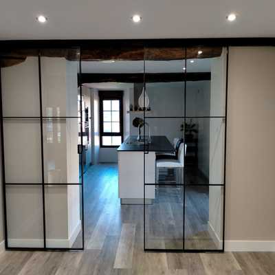 Sistema corredero de vidrio. Industrial frame.