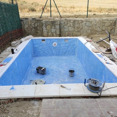 Construcción de piscina in situ de hormigón