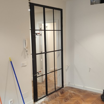 Puerta de cerrajería producida y fabricada por nuestro equipo
