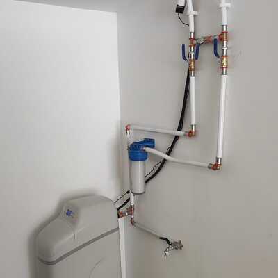 Instalación descalcificador de agua