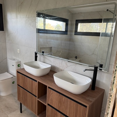 Reforma de baño en Alicante – instalación de mueble y doble lavabo