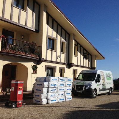 Preparación para el aislamiento de una vivienda en Navarra