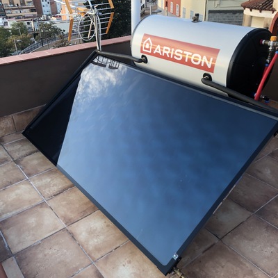 placa solar con acumulador incorporado