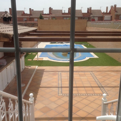 piscina y porche
