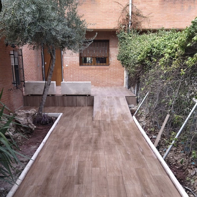 Rampa y suelo porcelanico
