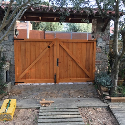 CANCELA ENTRADA A CASA CON HERRAJE RÚSTICO