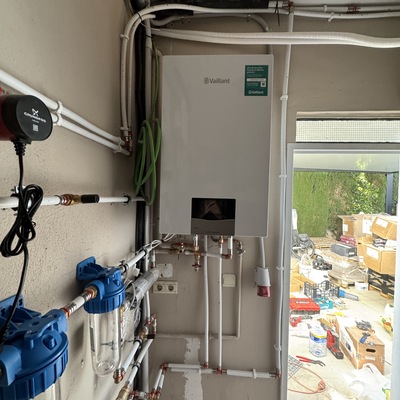 Instalación de caldera Vaillant con sistema de filtración de agua