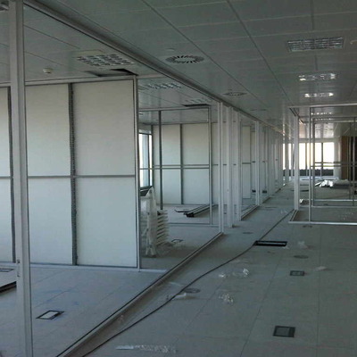 Oficinas vidrio-aluminio -madera