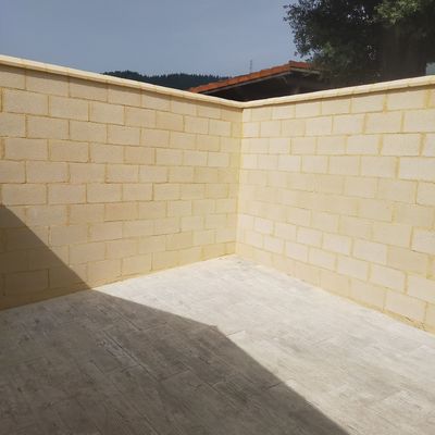 parte interior de bloque split de 19 cm en color crema