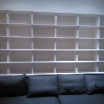 LIBRERIA LACADA EN BLANCO TEXTURADO