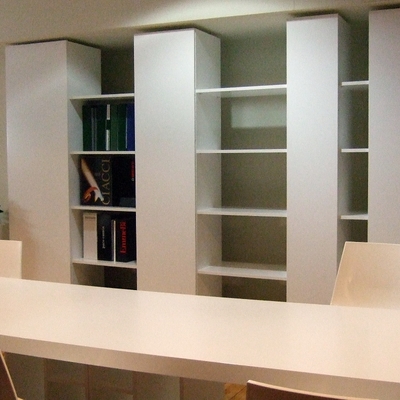 Libreria y mesa