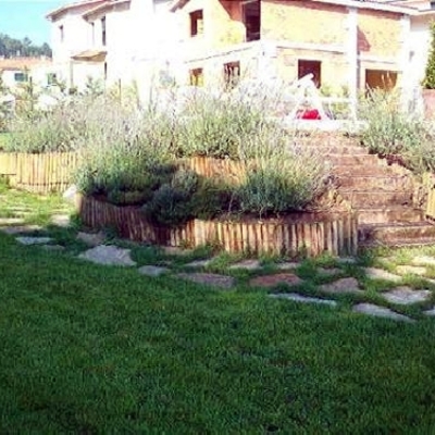 Macizos decorados con madera