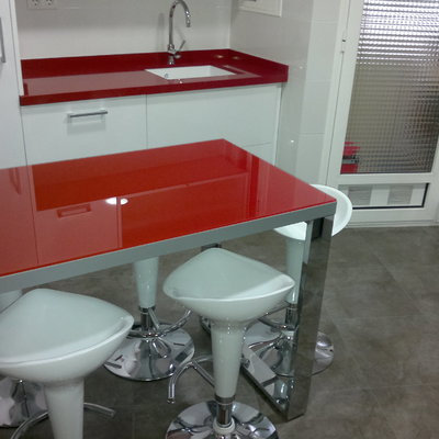 Cocina barra de cristal y acero
