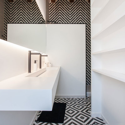 Baño con azulejos originales