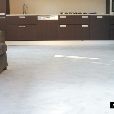 Microcemento en suelo interior