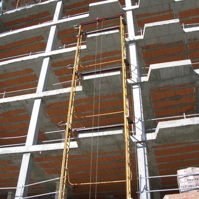 MONTACARGAS DE OBRA