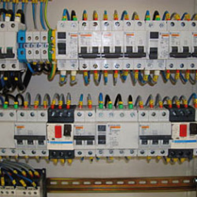 montaje y reparación de cuadros electricos