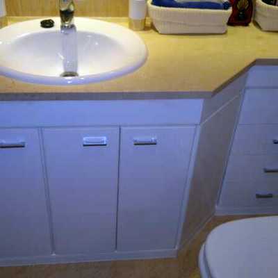 Mueble de baño blanco