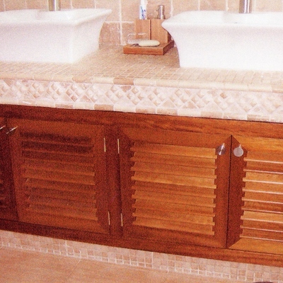 Mueble de baño en madera de IROKO