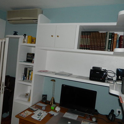 mueble de escayola en oficina