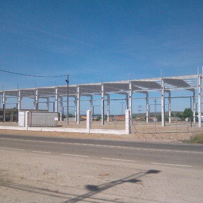 Nave con puente grúa hormigón prefabricado