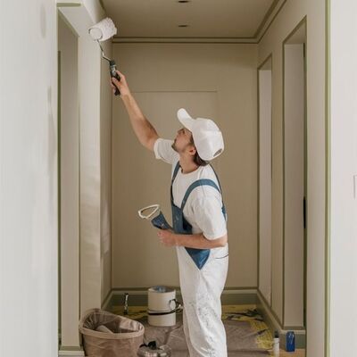 Reparación de paredes y pintura interior en Sevilla