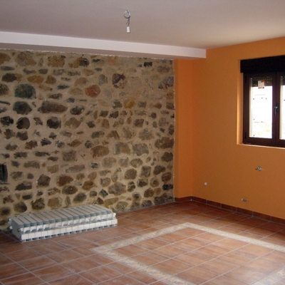 PARED DE PIEDRA RECUPERADA