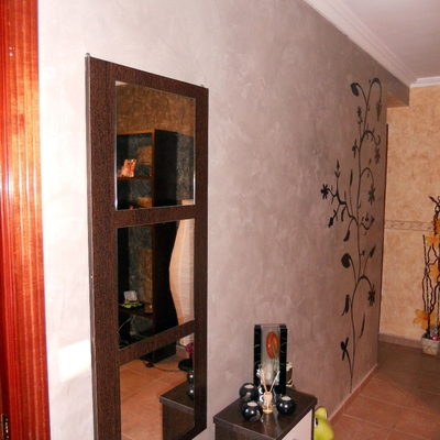 pared en estuco con decoracion