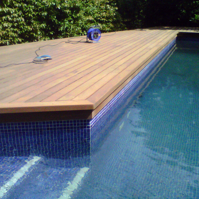 Parquet exterior.