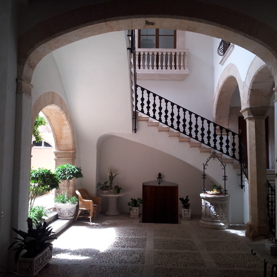 Patio de entrada