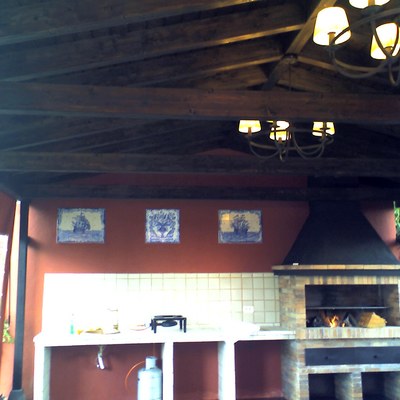 pérgola y barbacoa