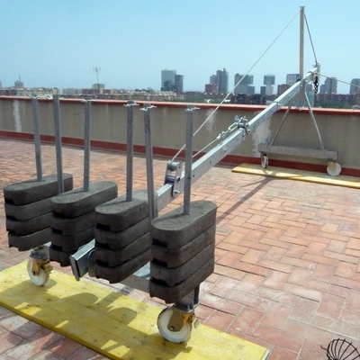 Pescante para suspensión de plataforma colgante