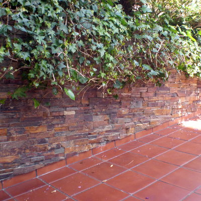 PIEDRA NATURAL SOBRE MURO