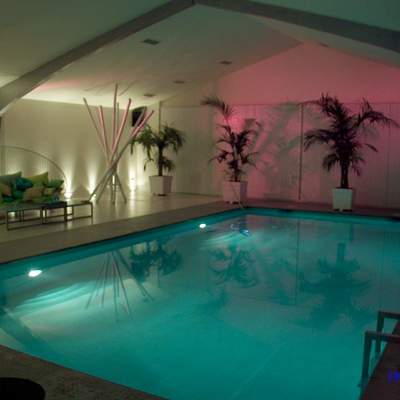 Piscina con Iluminación subacuática