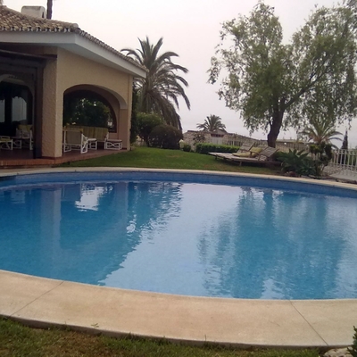 piscina en torremuelle