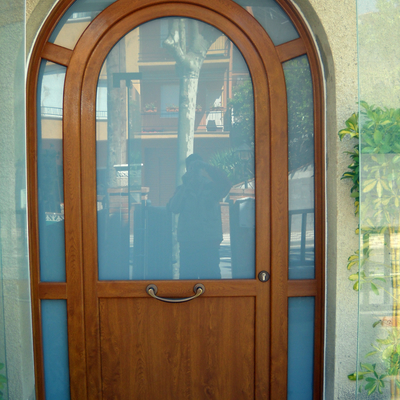 Porta pvc corbada color roure daurat